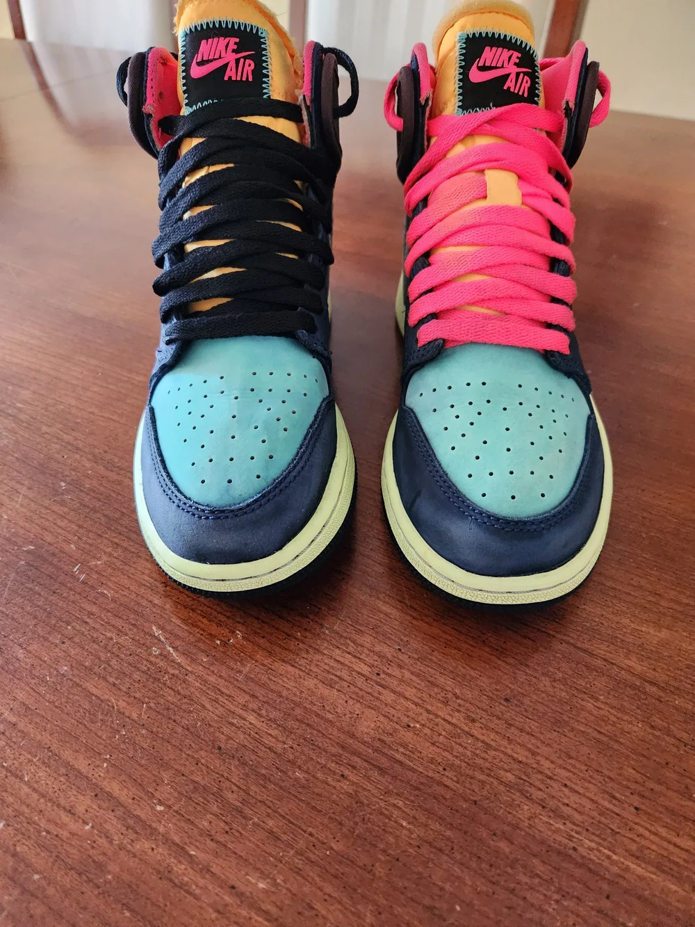 Jordan Retro 1 Highs Size 5.5 Youth Used